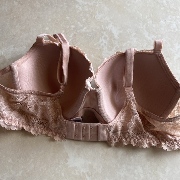 Victoria’s Secret Dream Angels padded nude lace bra size 36C, gentle used - Picture 2 of 3